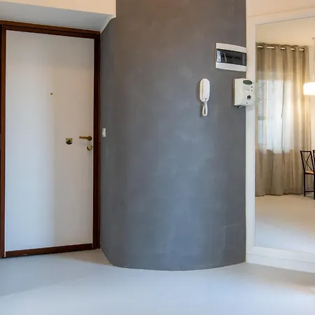 Italstay - Disciplini Apartment -10 Min Dal Duomo Milan Exterior photo